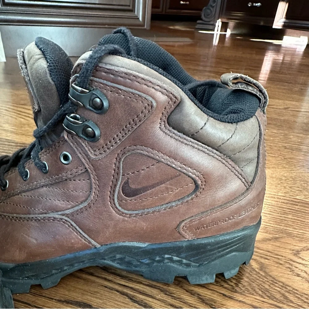 Nike all conditions gear boot. Brown. 9.5.